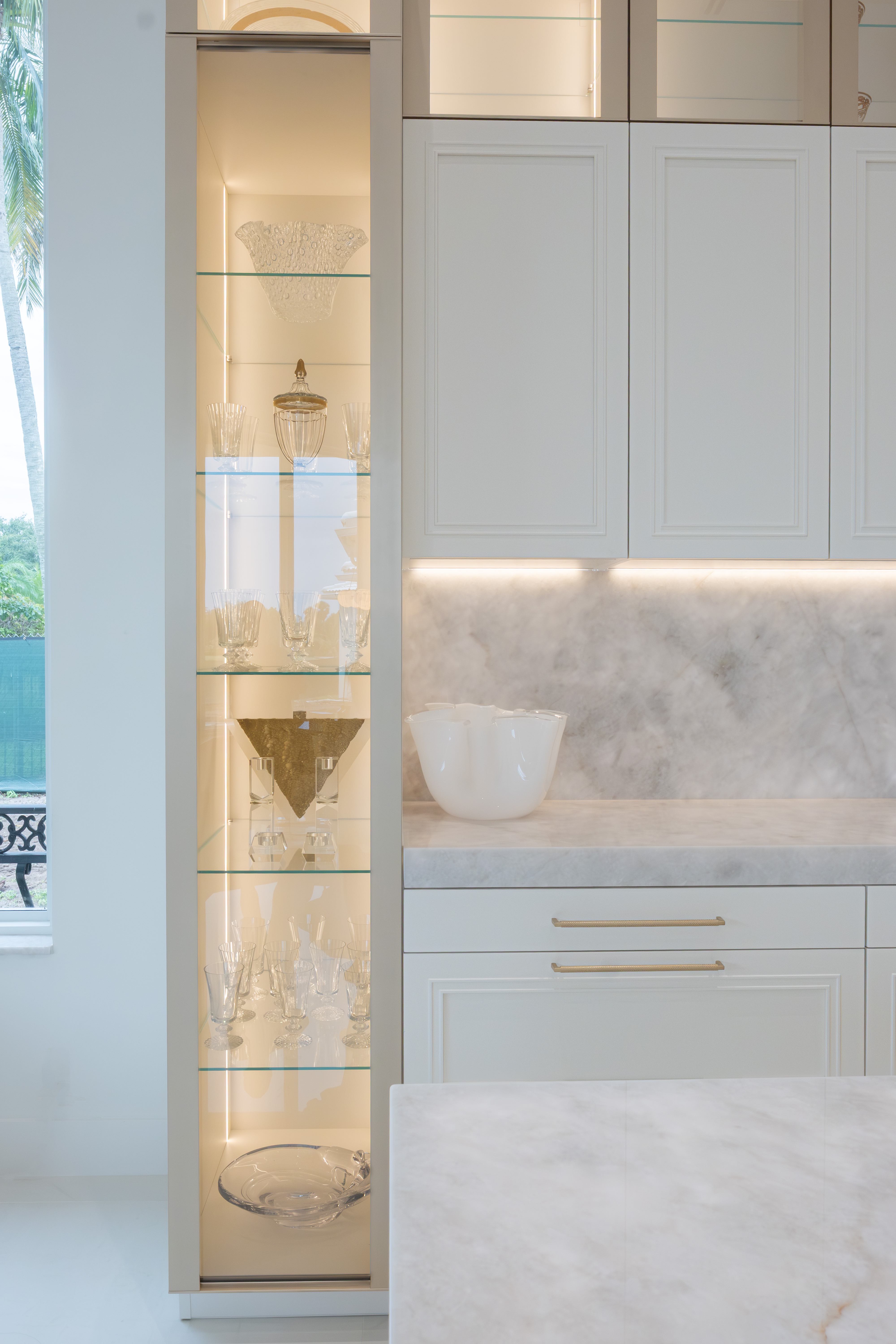 Gorgeous Clear Glass Display Cabinet With Adjustable Shelves