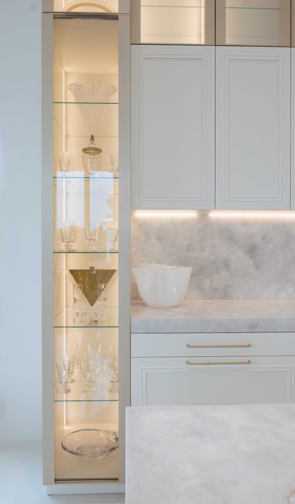 Gorgeous Clear Glass Display Cabinet With Adjustable Shelves