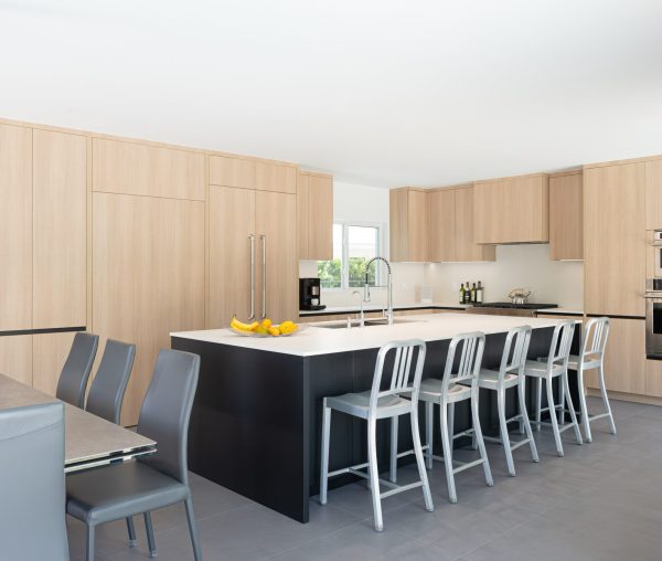 Modern Kitchen Design with Touch-to-Open Cabinets Modern Kitchen Design with Touch-to-Open Cabinets