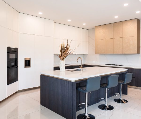 Contemporary Kitchen Design This contemporary kitchen is a perfect example of form meets function.