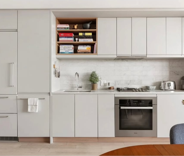 550 Vanderbilt: White Kitchen